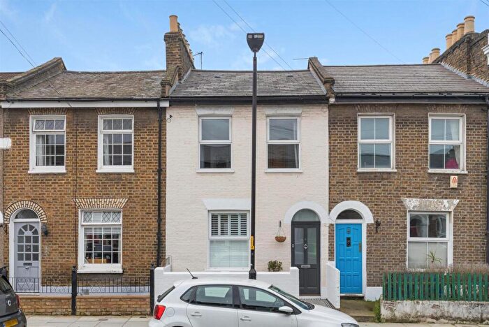 2 Bedroom House For Sale In Kirkwood Road, London, SE15
