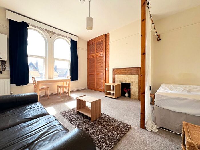 Studio To Rent In Kelso Road, Hyde Park, Leeds, LS2