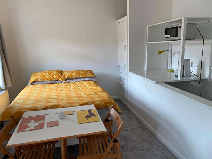 Studio To Rent In Glengarry Road, East Dulwich, London, SE22