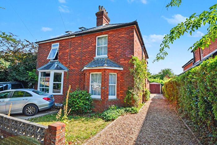 3 Bedroom Semi Detached House For Sale In St Johns Road, Farnham, Surrey, GU9