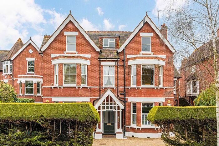 1 Bedroom Flat For Sale In The Avenue, Kew, TW9