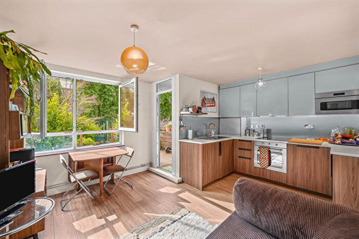 1 Bedroom Flat For Sale In Drakefell Road, London, SE14