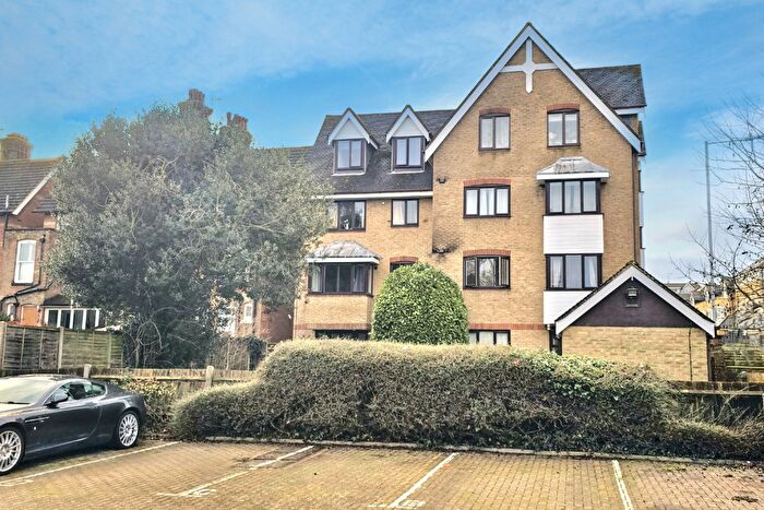 1 Bedroom Flat For Sale In Boundary Court, St. Lawrence Road, Canterbury, CT1