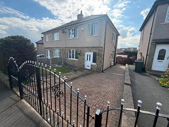 3 Bedroom Semi Detached House For Sale In Bolton Drive, Eccleshill, Bradford, BD2