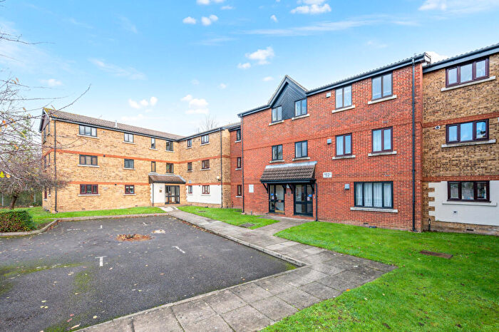 2 Bedroom Apartment For Sale In Birchwood Close, Morden, Surrey, SM4