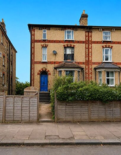 2 Bedroom Flat To Rent In Warham Road, South Croydon, CR2