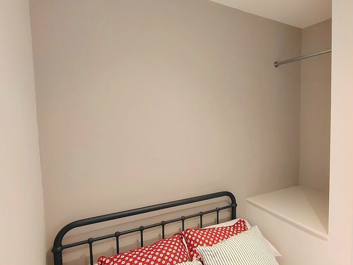 2 Bedroom Flat To Rent In Addison Gardens, Surbiton, KT5