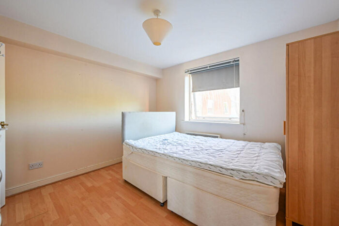 2 Bedroom Flat For Sale In Felixstowe Court, Gallions Reach, London, E16