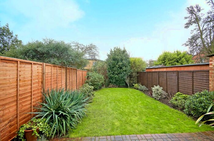 2 Bedroom Flat To Rent In Riffel Road, Willesden Green, London, NW2