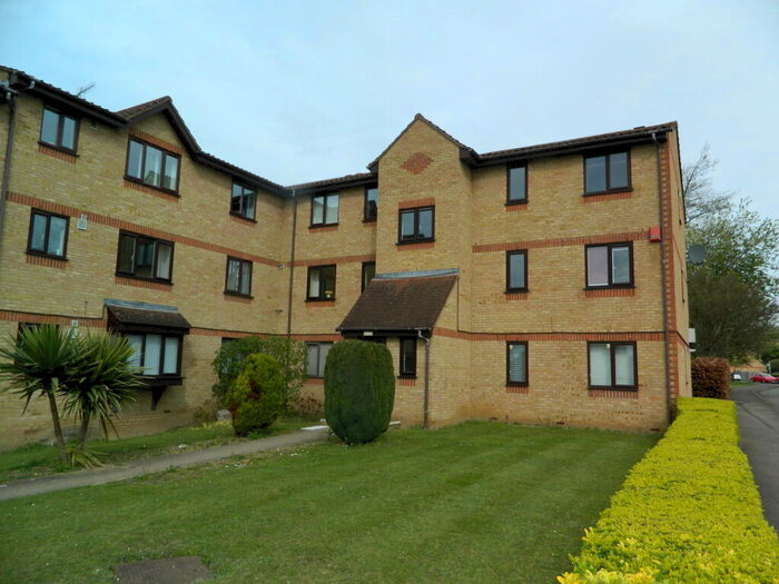 2 Bedroom Flat To Rent In Lowestoft Drive, Cippenham, Berkshire, SL1
