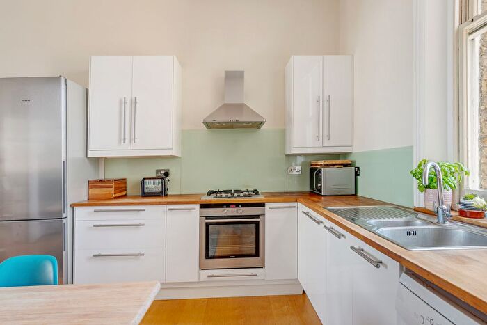 3 Bedroom Flat For Sale In Redcliffe Square, Chelsea, SW10