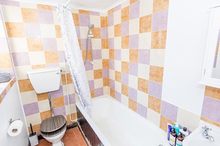 3 Bedroom Semi-Detached House For Sale In Welland Park Road, Market Harborough, LE16