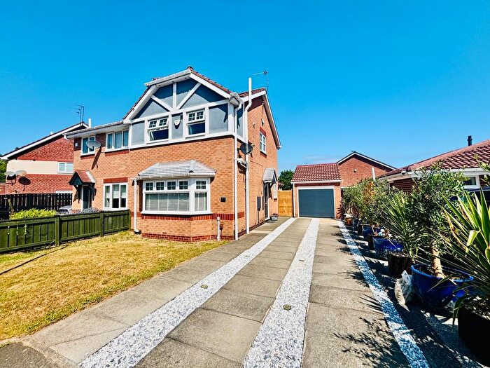 3 Bedroom Semi-Detached House For Sale In Chaucer Close, Gateshead, NE8