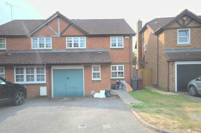 4 Bedroom Link Detached House To Rent In Rufus Isaacs Road, Caversham, Reading, RG4