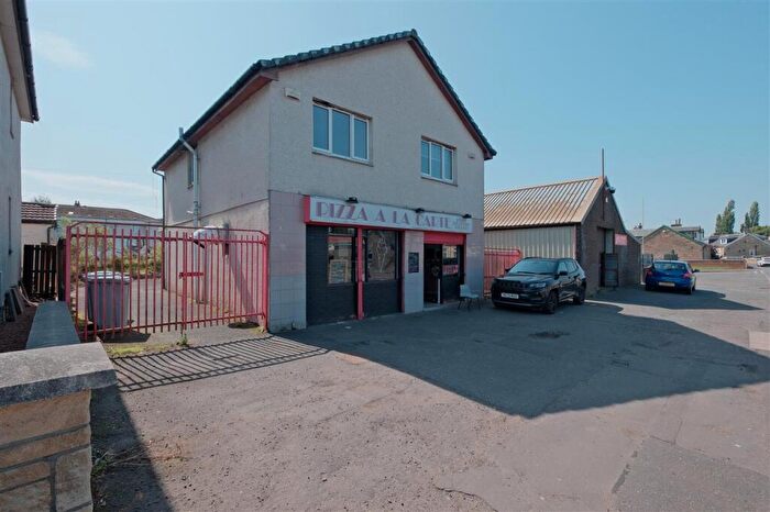 3 Bedroom Apartment To Rent In Hareleeshill Road, Larkhall, ML9