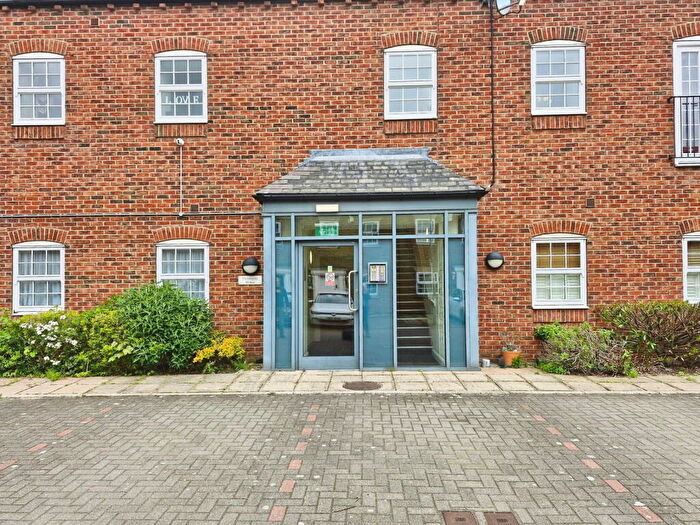 3 Bedroom Apartment For Sale In Flemingate Court, Beverley, HU17