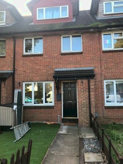 1 Bedroom Flat To Rent In Copperfield, Chigwell, IG7