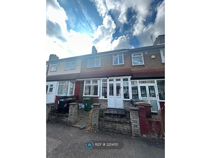 4 Bedroom Terraced House To Rent In Royston Avenue, London, E4