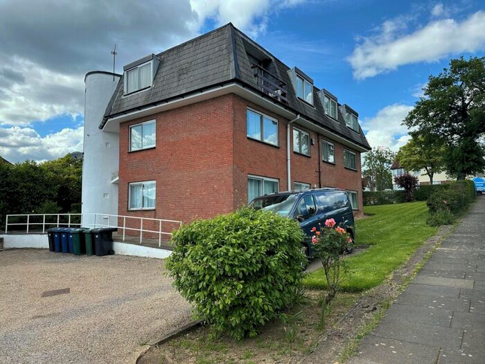 2 Bedroom Flat To Rent In Engel Park, London, NW7