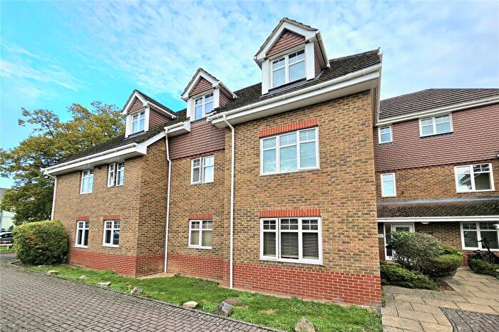 2 Bedroom Flat For Sale In Vale Road, Camberley, Surrey, GU15