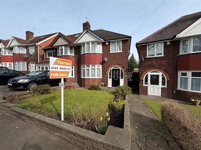 3 Bedroom Semi Detached House For Sale In Beaufort Avenue, Birmingham, B34