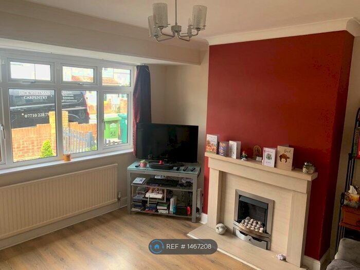 3 Bedroom Terraced House To Rent In Stainash Crescent, Staines-Upon-Thames, TW18