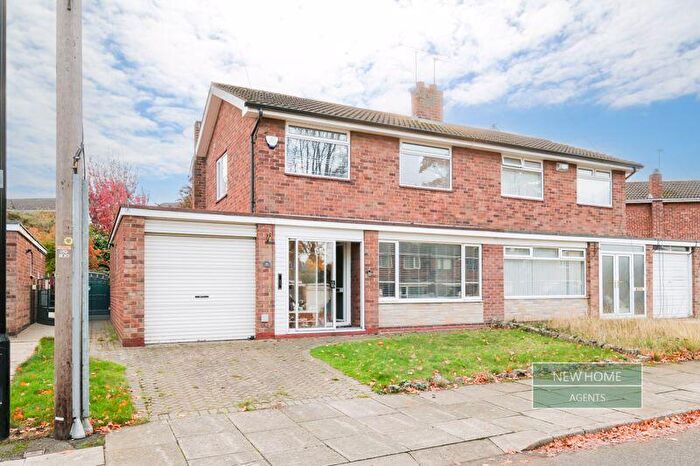 3 Bedroom Semi Detached House For Sale In Whiphill Close, Doncaster, DN4