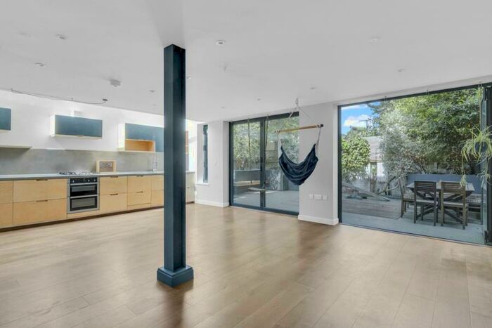 4 Bedroom Terraced House To Rent In Camden Mews, Camden, London, NW1