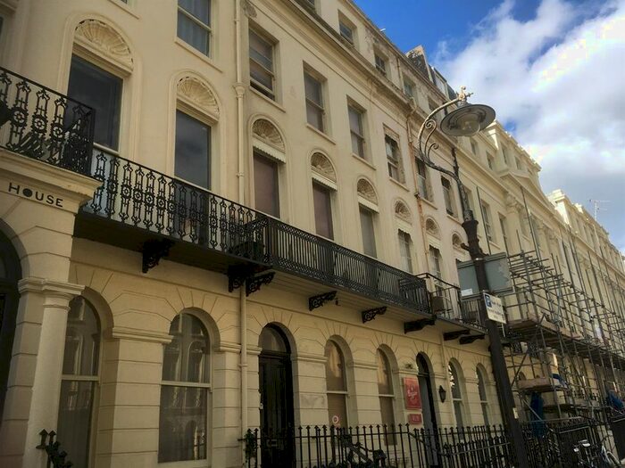 Studio To Rent In Oriental Place, Brighton, BN1