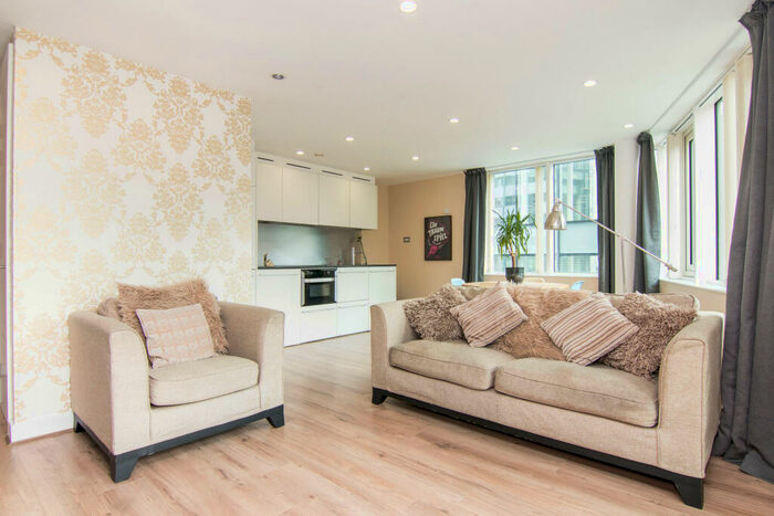 2 Bedroom Apartment To Rent In St Pauls Square, L3