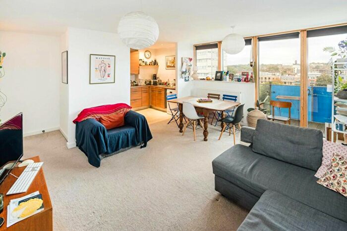 2 Bedroom Apartment To Rent In Wyndham Road, London, SE5
