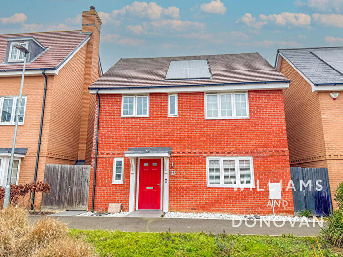 3 Bedroom Detached House For Sale In Charles Crescent, Rochford, SS4