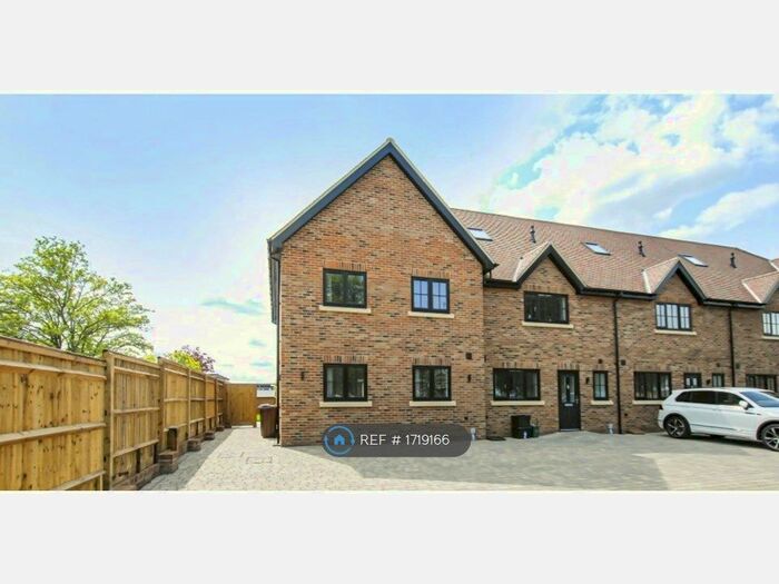 5 Bedroom End Of Terrace House To Rent In Mandeville Mews, St. Albans, AL1