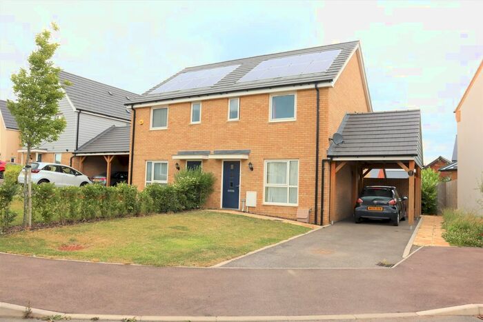 3 Bedroom Semi-Detached House To Rent In Whitebred Chase, Whitehouse, Milton Keynes, Buckinghamshire, MK8