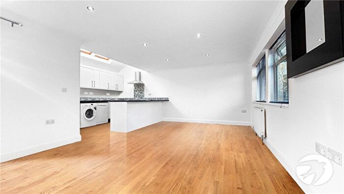 3 Bedroom Detached House To Rent In Chelsfield Lane, Orpington, BR5