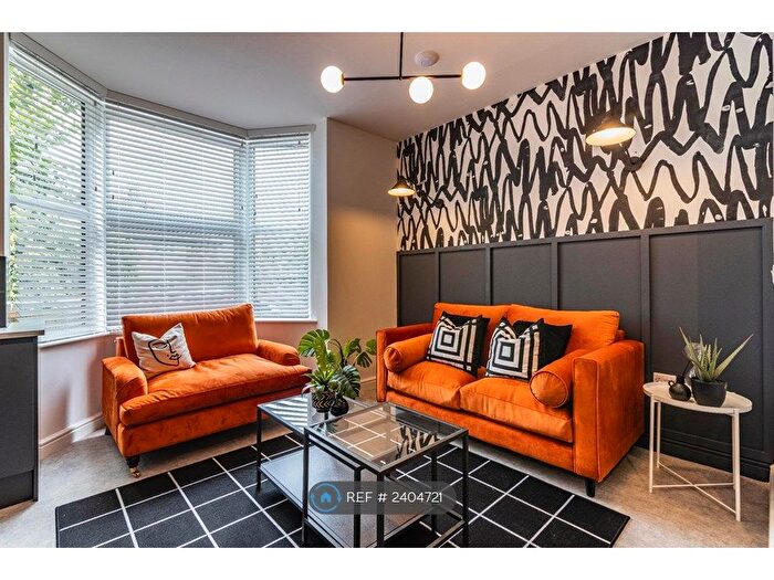 3 Bedroom Flat To Rent In Rose Grove, Beeston, Nottingham, NG9