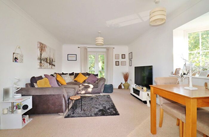 2 Bedroom Flat For Sale In Mescott Meadows, Hedge End, SO30