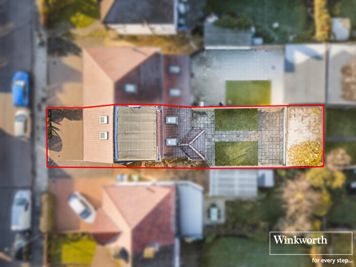 4 Bedroom Semi Detached House For Sale In Dorchester Way, Harrow, Middlesex, HA3