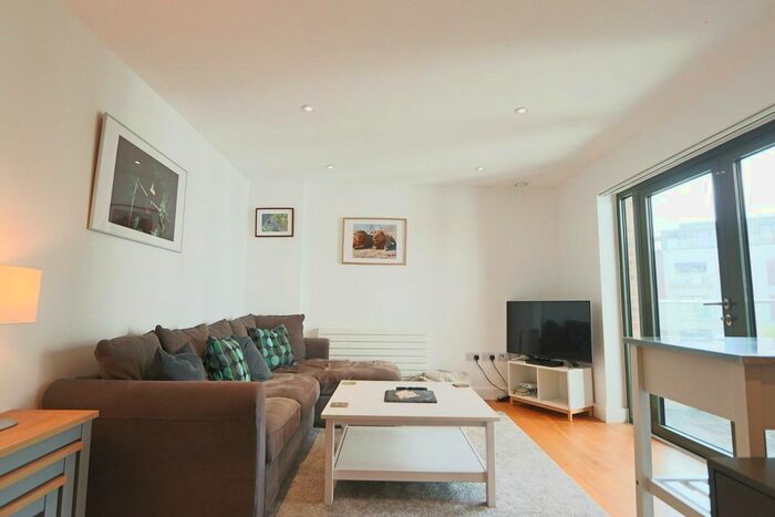 2 Bedroom Flat To Rent In Gaol Ferry Steps, Bristol, BS1