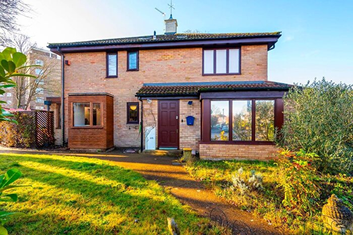 2 Bedroom Property For Sale In Albany Mews, Kingston, Kingston Upon Thames, KT2