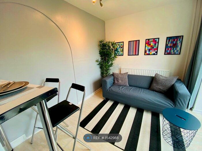 4 Bedroom Semi-Detached House To Rent In John Rous Avenue, Coventry, CV4