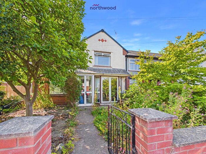 3 Bedroom Semi-Detached House For Sale In Huntroyde Avenue, Wrexham, LL13