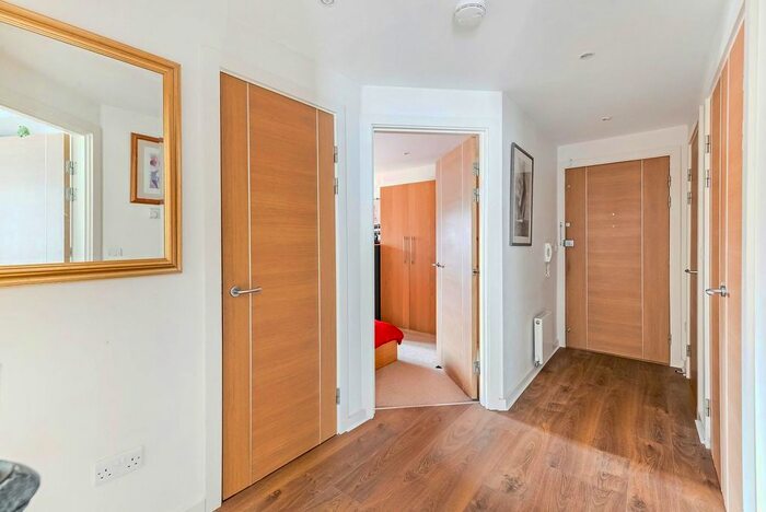 2 Bedroom Flat To Rent In Edgar Close, Kings Hill, ME19