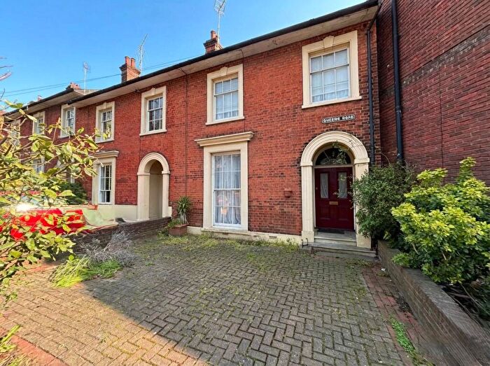 4 Bedroom End Of Terrace House For Sale In Queens Road, Brentwood, CM14