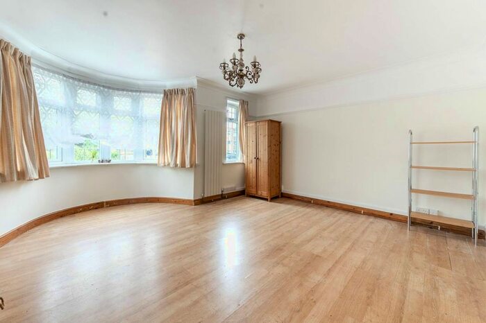 5 Bedroom Detached House To Rent In Rickmansworth Road, Northwood Hills, Pinner, HA5