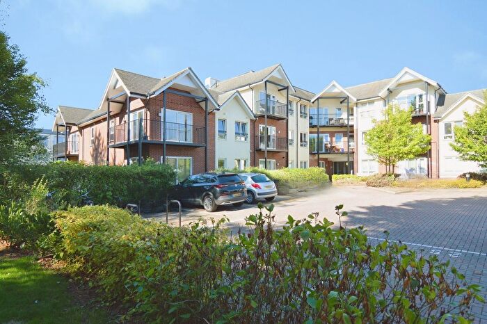 2 Bedroom Flat For Sale In Merydene Court, Binfield, RG42