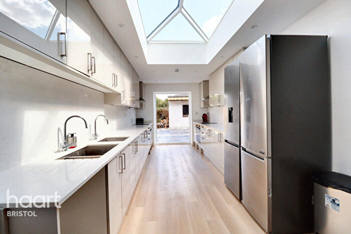 11 Bedroom Semi-Detached House For Sale In Mount Hill Road, Bristol, BS15