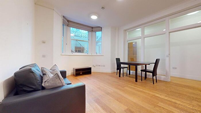 2 Bedroom Flat To Rent In Castletown Road, London, W14