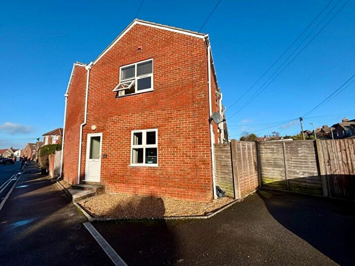 2 Bedroom House To Rent In Heckford Road, Poole, BH15