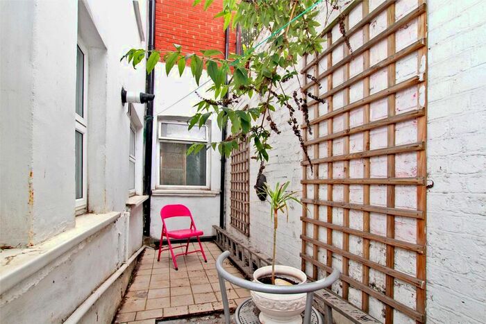 3 Bedroom Flat To Rent In Fordham Street, Whitechapel, London, E1